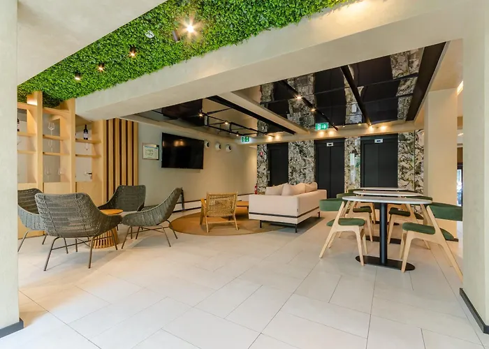 Omid Saldanha Hotel